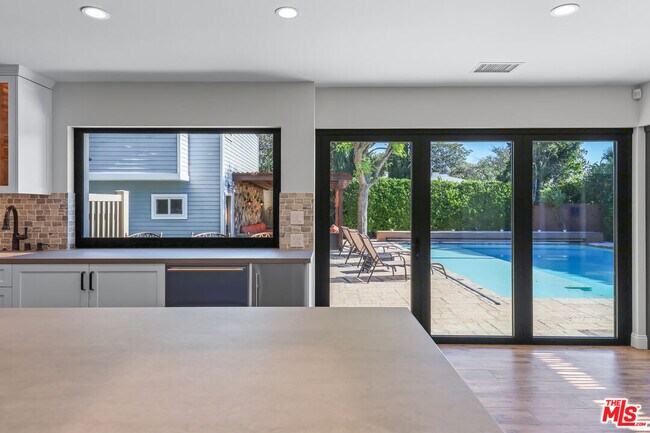 Building Photo - 4744 Haskell Ave