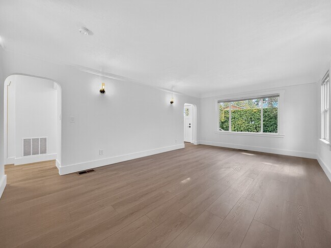 Building Photo - 13337 30th Ave NE