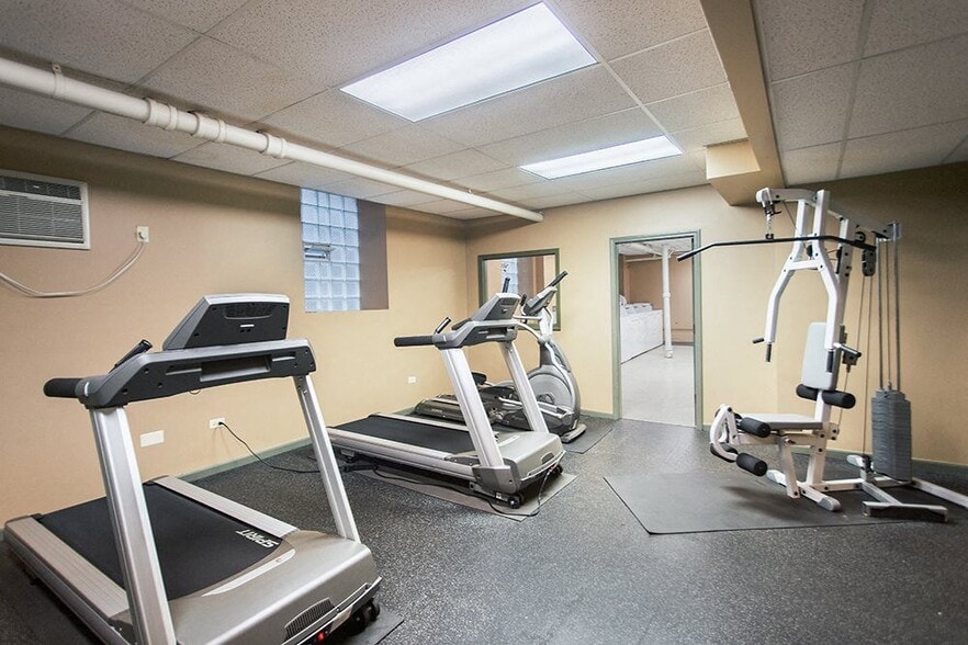 Building Photo - 914 W Dakin St