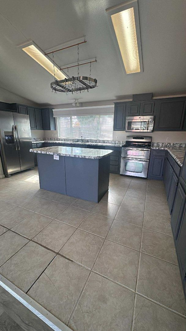 Building Photo - Cute home in gated community! 3/2