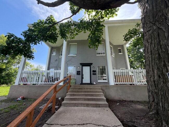 Building Photo - 1107 N 4th St