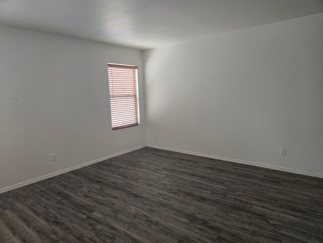 Building Photo - 3 bed, 2 bath in Surprise