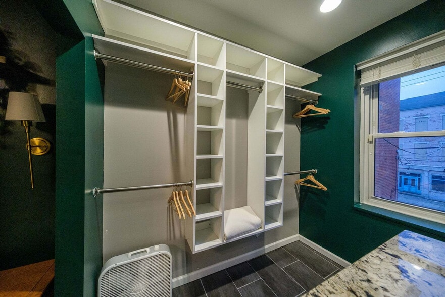 Building Photo - 1624 Walnut St