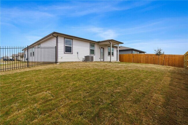 Building Photo - Gorgeous home available August 1!