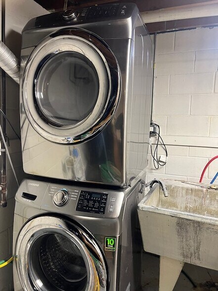 Building Photo - 2674 Matilda St