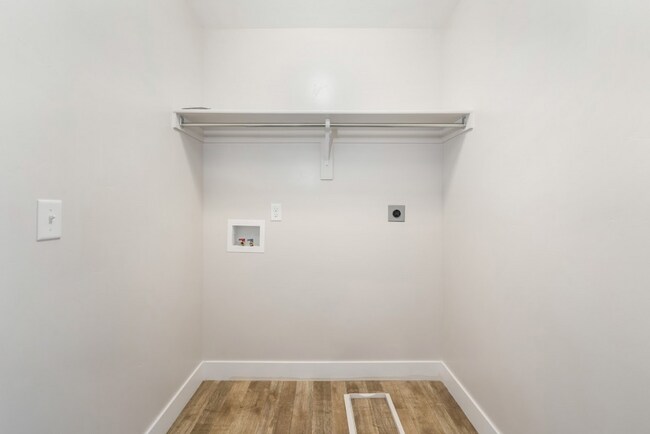 Building Photo - Modern 4-Bedroom Townhome in Saratoga Springs, UT