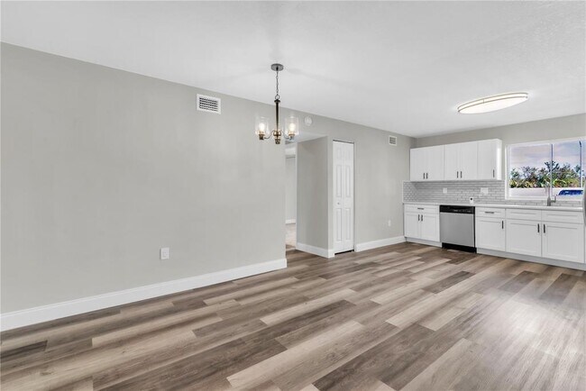 Building Photo - 8640 Tahoe Ct