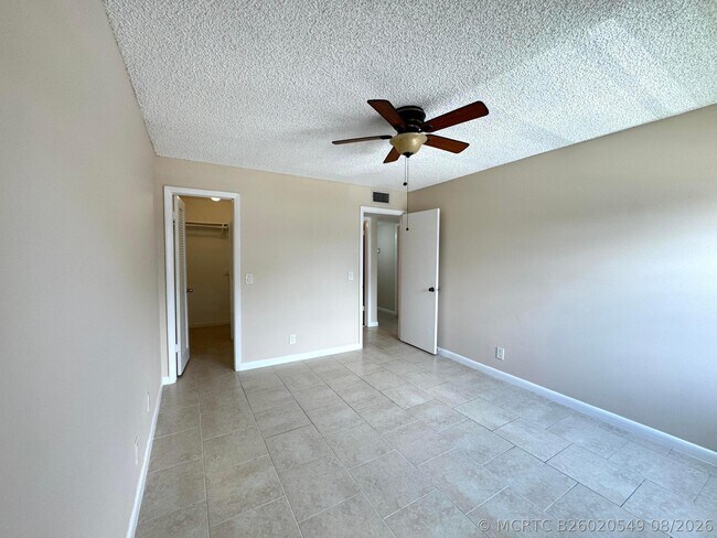 Building Photo - 900 Normandy Ln