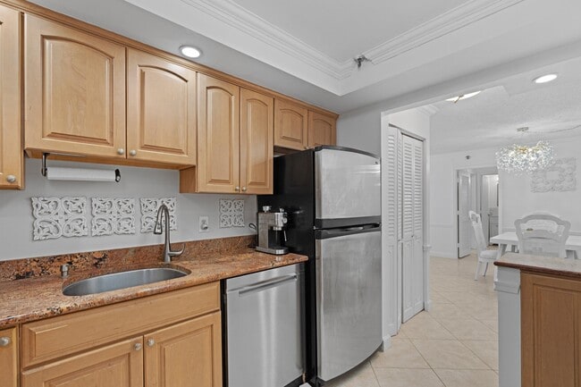 Building Photo - 4505 S Ocean Blvd