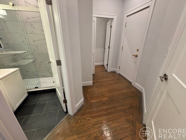 Building Photo - 19 Queensberry St