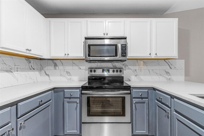 Building Photo - 2412 Millie Ave S