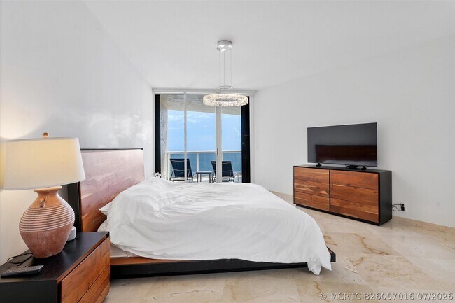 Building Photo - 3200 N Ocean Blvd