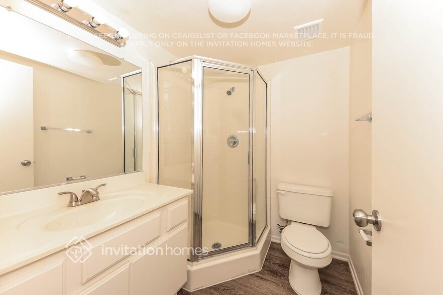 Building Photo - 2642 N Maple Ave