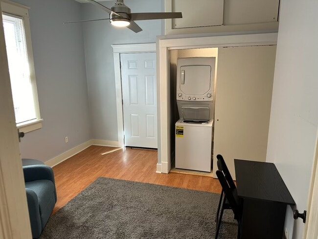 Building Photo - 1705 Rousselin Dr