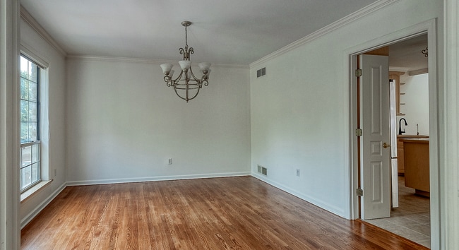 Building Photo - Fox Chapel Luxury Townhome, 4 Bedrooms, 3.5 Bathrooms, 3 Care Garage, Finished Basement.