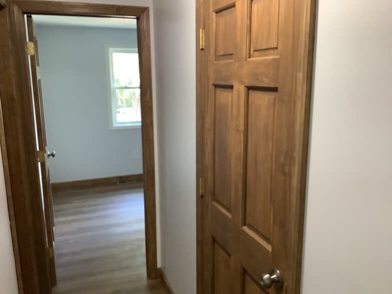 Building Photo - 12 Wheeler St