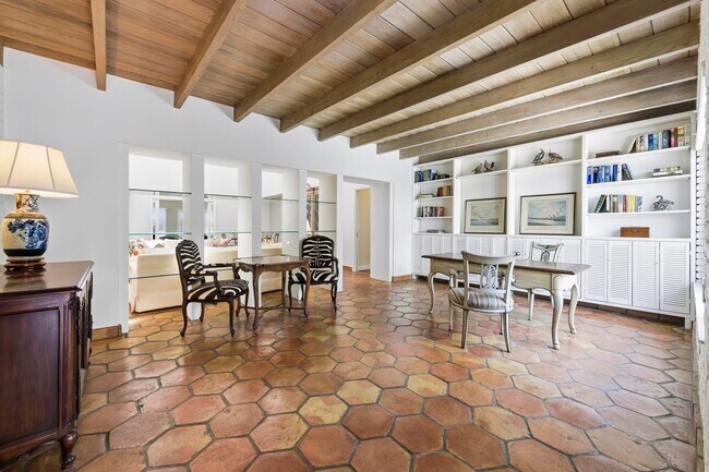 Building Photo - 3208 N Flagler Dr