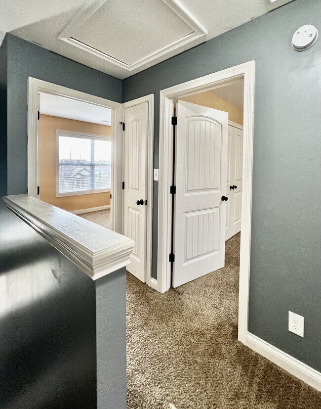 Building Photo - Charming 3BR/2.5BA Home in Clarksville! PE...