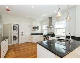 Building Photo - 61 Marlboro St