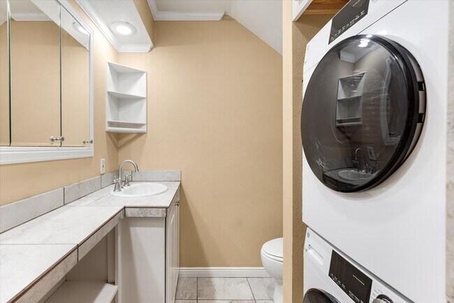 Building Photo - RIVERFRONT CONDO IN LONGVIEW