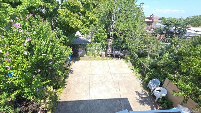 Building Photo - 68-07 53rd Ave