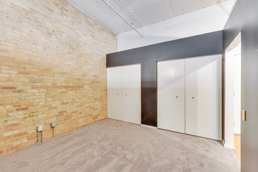 Building Photo - 375 W Erie St