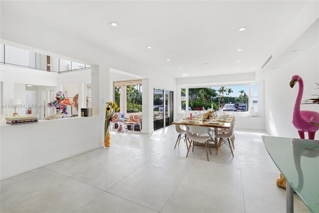 Building Photo - 3401 NE 165th St