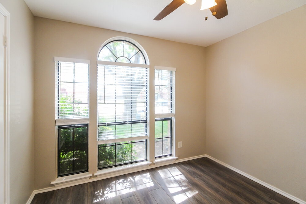 Building Photo - 912 Blewitt Dr