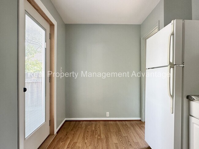 Building Photo - 1596 Albany St