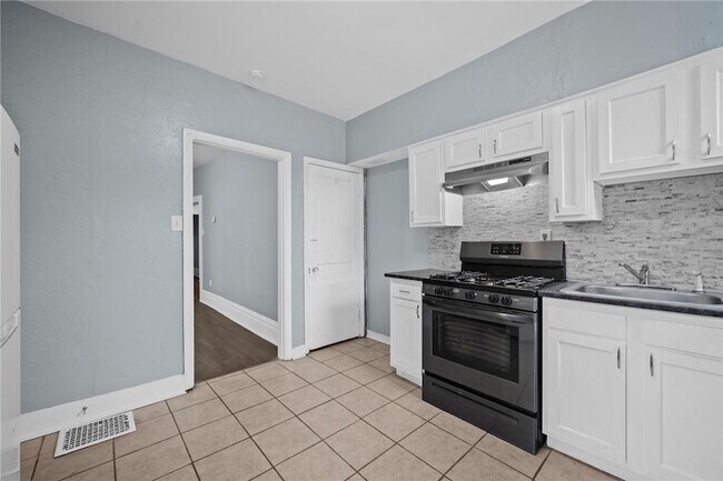 Building Photo - 7807 Kelly St