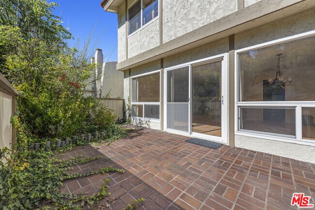 Building Photo - 106 Cresta Verde Dr