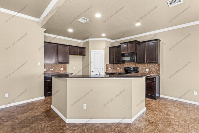 Building Photo - 5607 Blackstone Dr