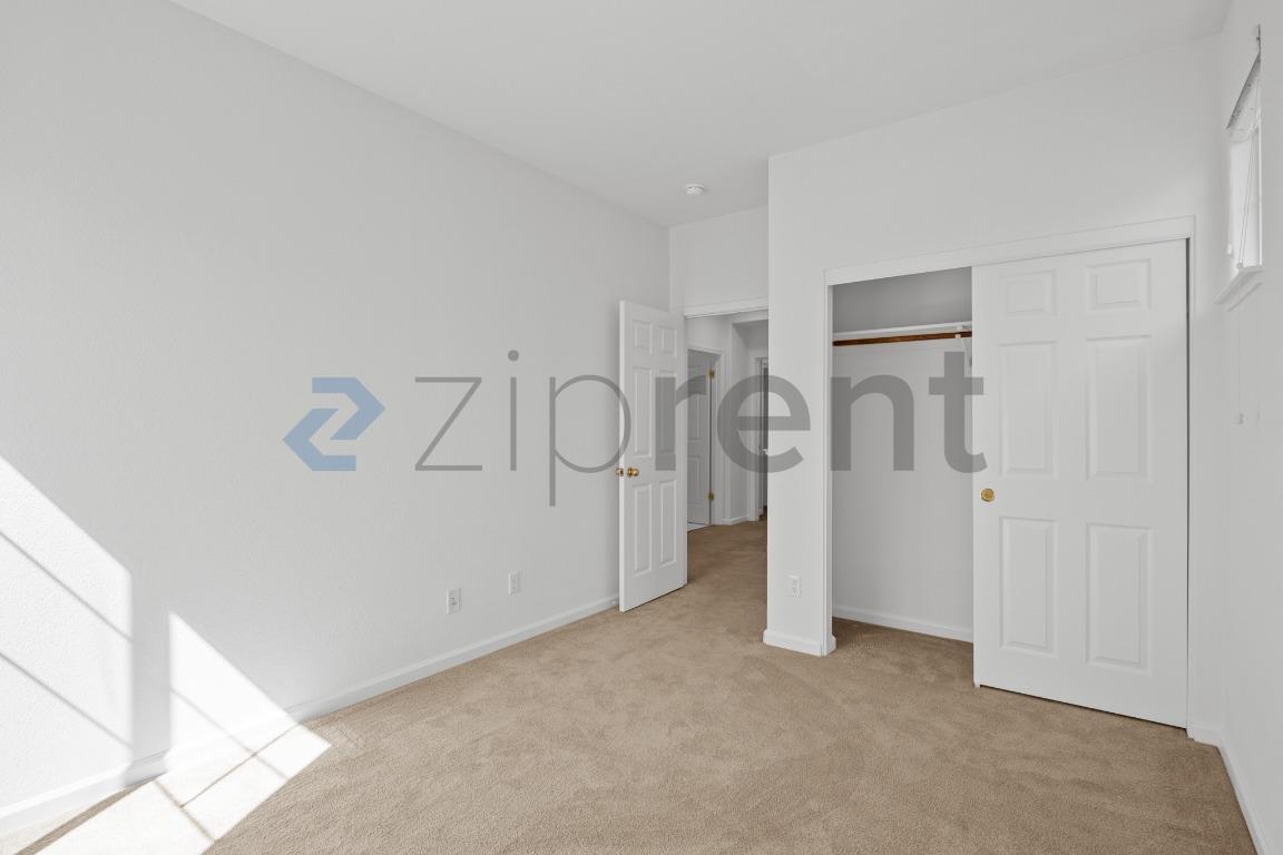 Building Photo - Unit