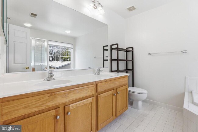 Building Photo - 6177 Derring St