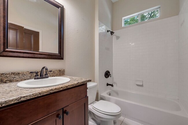 Building Photo - Midtown Tallahassee Townhome