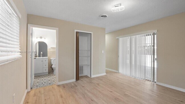 Building Photo - 7211 Shalimar St