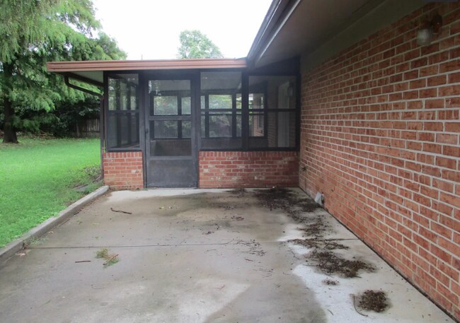 Building Photo - 2026 Harvard Dr