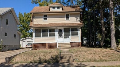 Building Photo - Newly renovated gem located in Akron