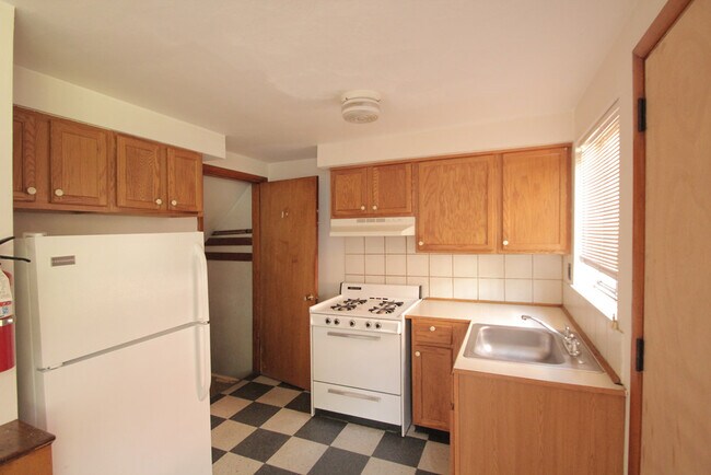 Building Photo - 421 Franklin Ave