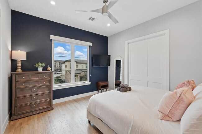 Building Photo - 428 Highwoods Trl