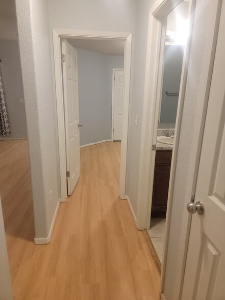 Building Photo - 904 SW Green World St