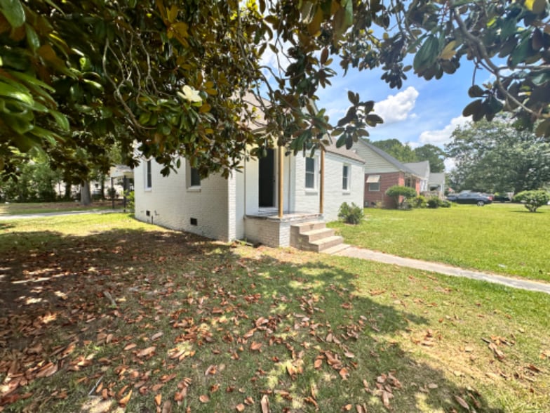 Building Photo - 1300 Hill St