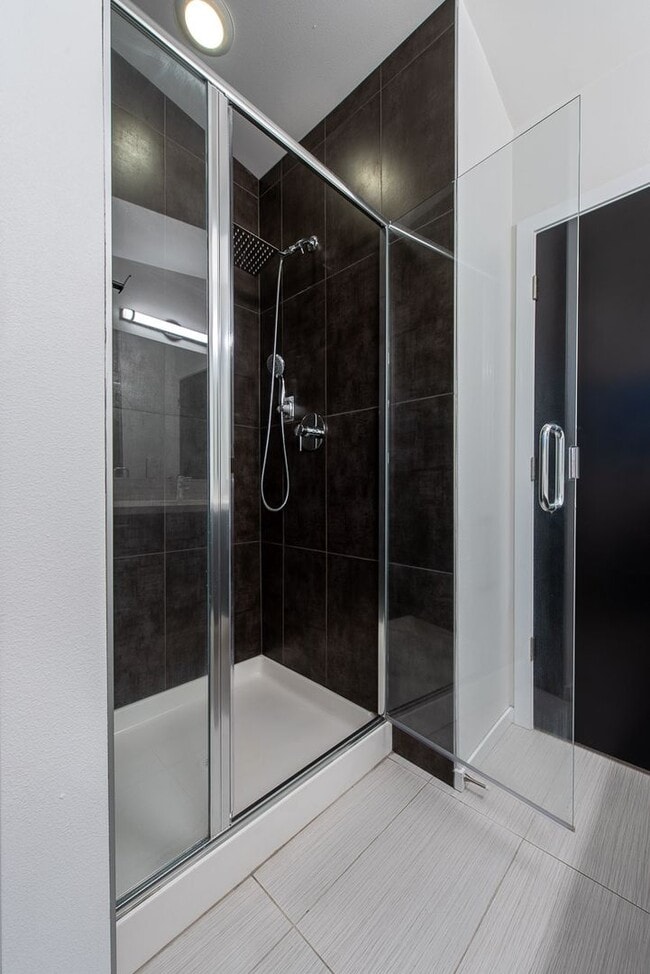 Building Photo - Modern New Construction Townhome | EV Park...
