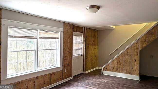 Building Photo - 2710 Riverview Rd