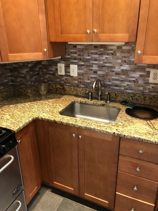 Building Photo - The View From Mt. Pleasant!