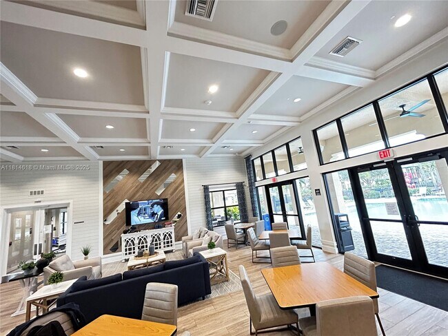 Building Photo - 9980 E Villa Cir