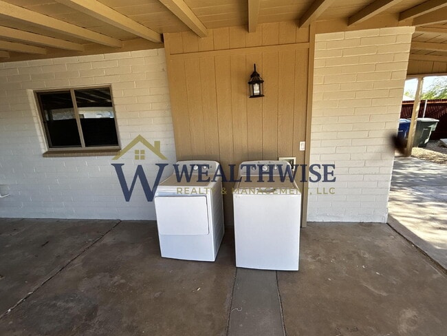 Building Photo - Freshly Remodeled 3 Bedroom 2 Bath Home for Rent 4641 E 13th Street Unit A,Tucson, AZ 85711 $1,49...