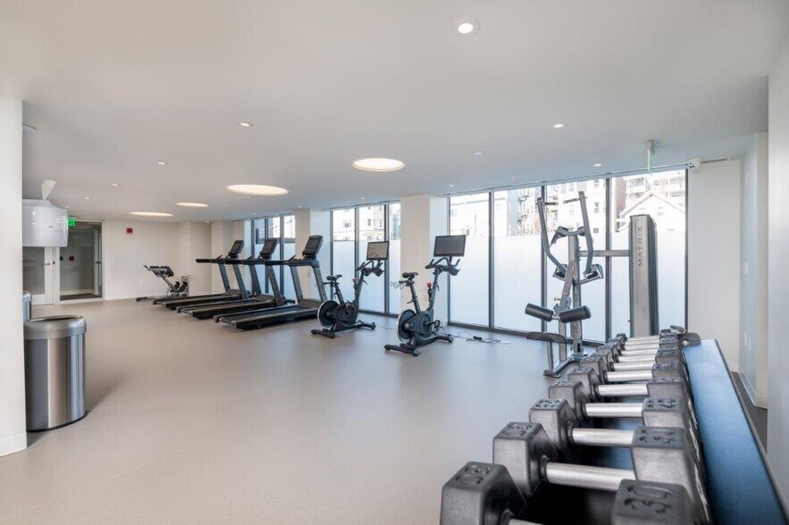 Building Photo - 1424 Columbia Rd