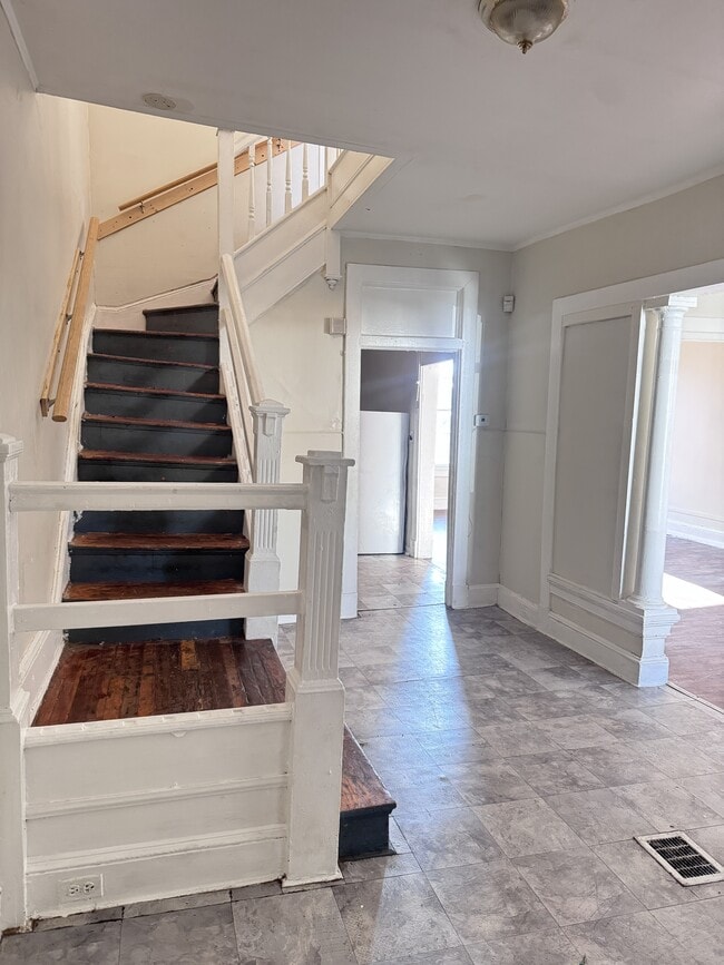 Building Photo - 4806 Reisterstown Rd