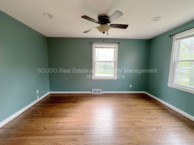 Building Photo - 6008 Melrose Ln